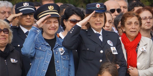 Şehit polis eşi: Gözümün nuru güle güle