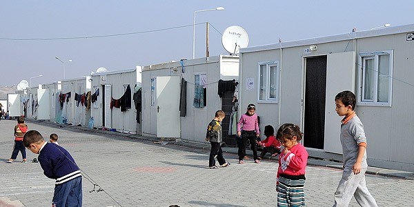 Türkiye'deki Suriyelilerin sayısı 900 bini aştı