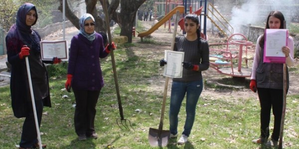 Belediye el değiştirince 'diplomalı çöpçü' oldular