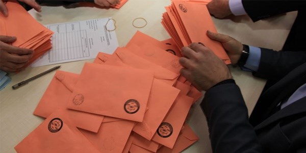 �skenderun'da oylar yeniden say�l�yor!