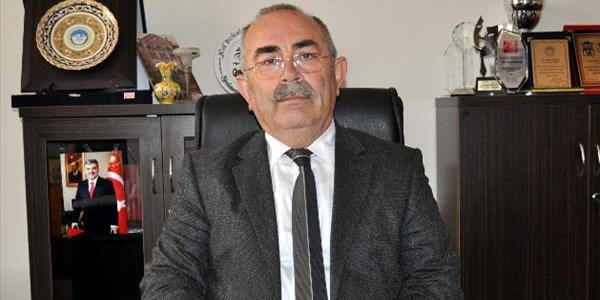 Okul m�d�r� ile Turgut �zal aras�ndaki ilgin� hat�ra