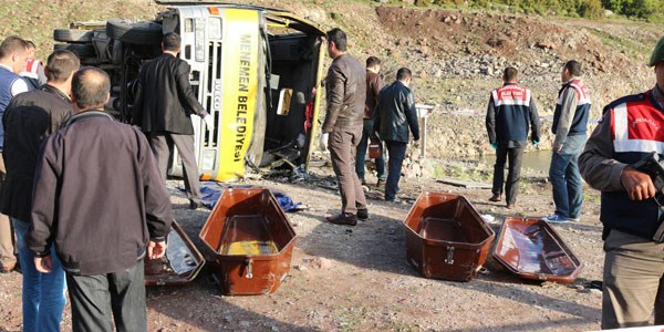 Midibüs şarampole yuvarlandı: 6 ölü