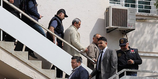 İki müdür, 7 polise dinleme davası