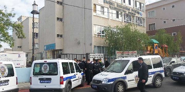 Öğrencilerin kız kavgası kanlı bitti/ Video