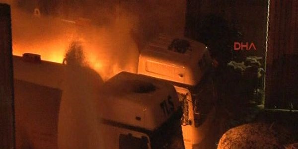 İstanbul'da yakıt yüklü tanker patladı