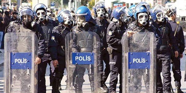 Emniyet Taksim ve evresini bariyerle kapatyor