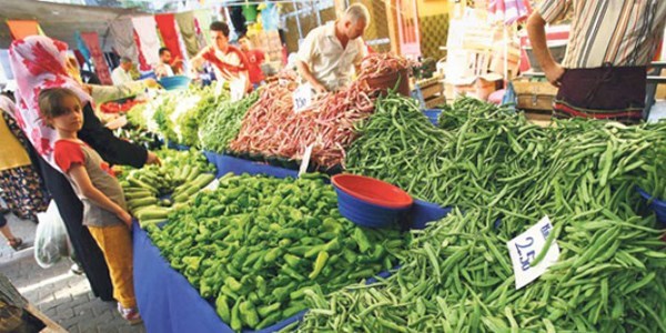 Sebze pazarda yar� fiyat�na!