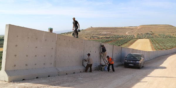 Türkiye sınıra beton blok örüyor