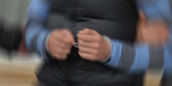 Bir ayda 17 ��rencinin telefonunu gasp etti