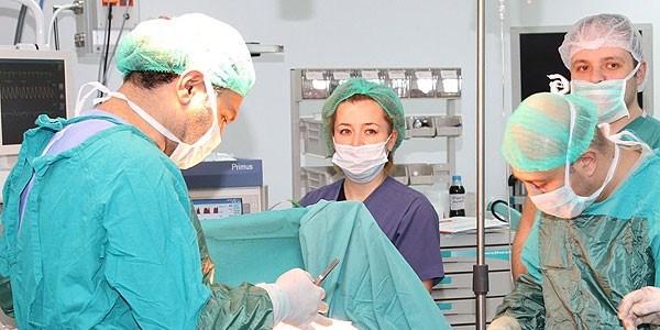 Zayıflamak için bıçak altına yatıyoruz