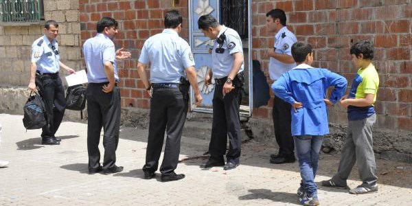 Minibüs öğrencilere çarptı: 1 ölü, 1 yaralı