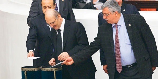 Komisyon savc� gibi �al��acak