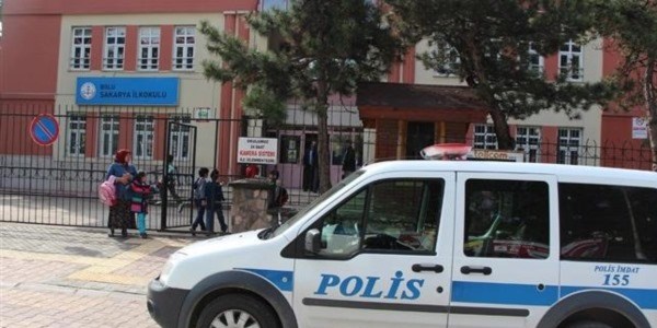 Okula hırsız girdi öğrenciler derse giremedi