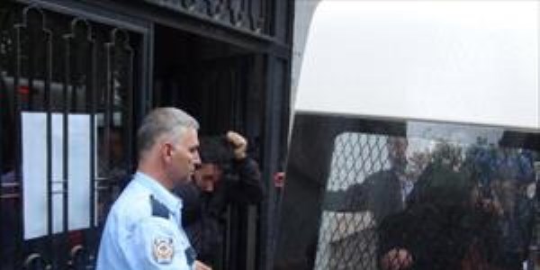 Gözaltına alınan astsubay polisten şikayetçi oldu
