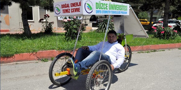Üniversite öğrencileri, güneş enerjili bisiklet geliştirdi