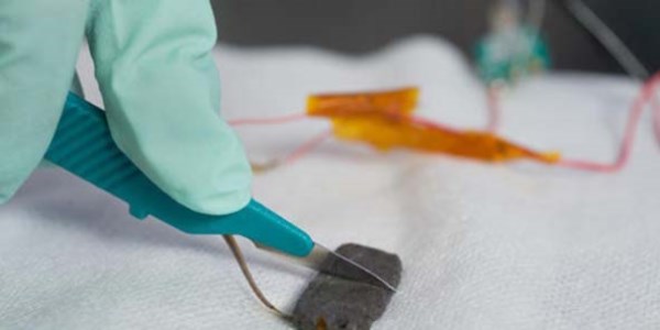 Kendini onarabilen plastik geliştirildi