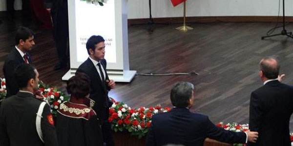 Gül, Erdoğan'ı sakinleştirmeye çalıştı ama.../ Video