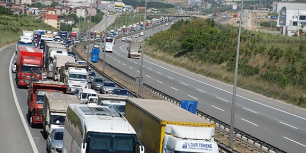 D-100'de 10 km'lik kuyruk oluştu