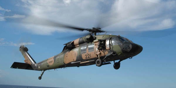 Personel ta��yan s-70 Skorsky tipi helikoptere ate� a��ld�