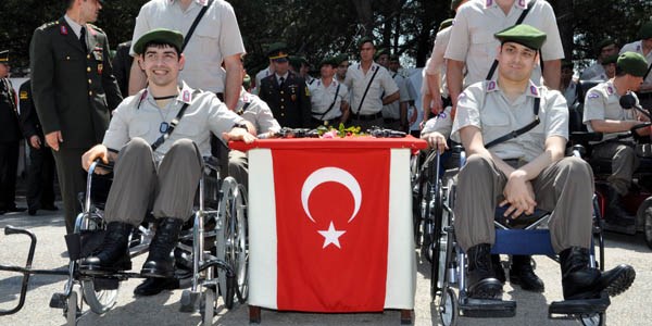 Engellilerin bir g�nl�k askerlik heyecan�