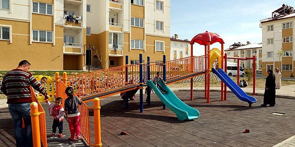 Vanl� depremzedelerden Feyzio�lu'na tepki