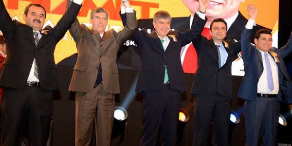 AK Parti'li belediyelerin vaatleri mercek alt�nda