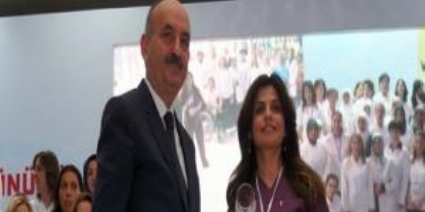 Yılın ebe ve hemşirelerine plaket