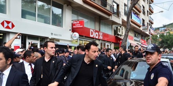 Belediye çıkışında Erdoğan'a protesto/ Video