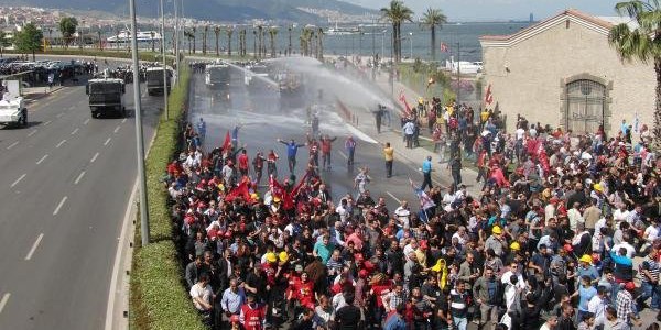 Polis m�dahalesine k�z�p kedi yakt�lar!