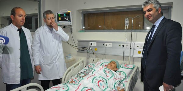 73 yaşındaki hastaya yapay omurga takıldı