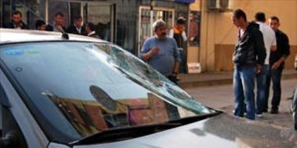 Otomobilin çarptığı liseli yaralandı