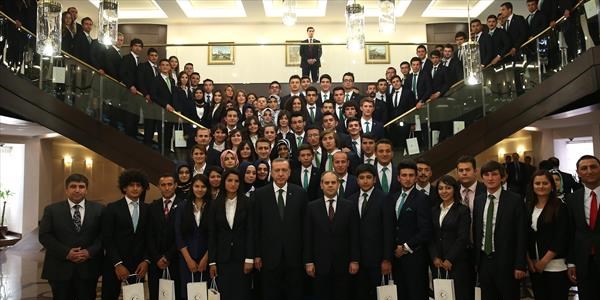 Seçilme yaşını 18'e düşüreceğiz