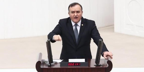 Vekiller hastane yüzünden atıştı