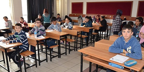 Devlet okullarına geçişteki 'kontenjan' şartı kaldırıldı
