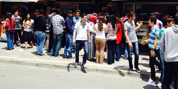 3 bölgede korkutan deprem... 1'i ağır, 266 yaralı