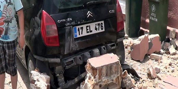 Çanakkale Valisi: Evlerde hasar var