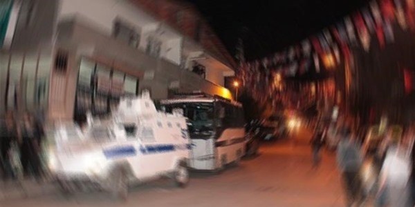Polis panzeri tırla çarpıştı: 3 yaralı