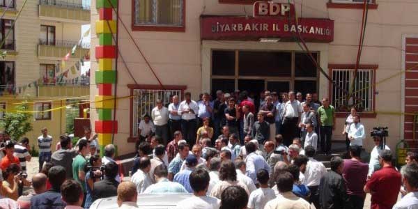Çocukları dağa kaçırılan aileler BDP'yi bastı/ Video