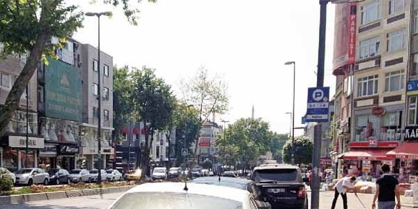 Deprem yollarında belediye otoparkı