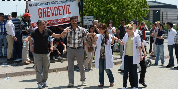 Taşeron sağlık çalışanlarından eylem
