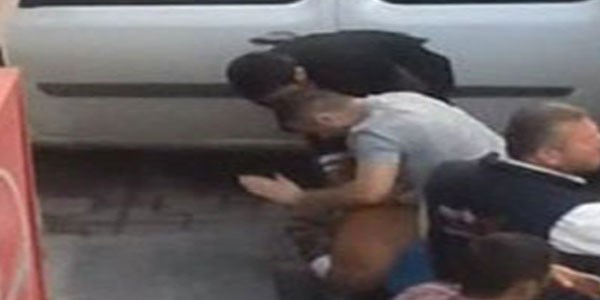 Sokak ortas�nda polis daya��/ Video