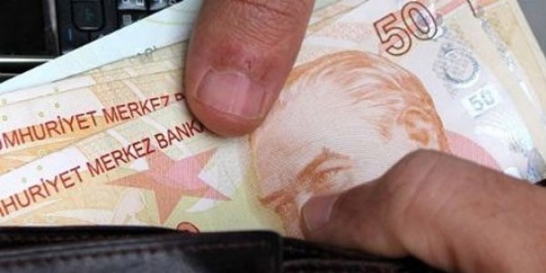 Kredi kartı aidatlarını geri alma yalanına inanca...