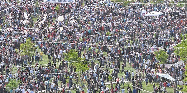 Van'da kahvaltı sofrası rekoru kırıldı/Video