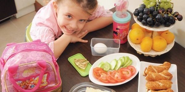 Dengeli beslenme �ocuklar� l�semiden koruyor