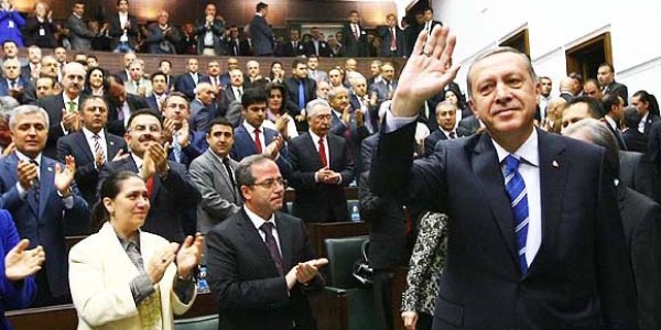 'Erdoğan aday olursa ilk turda seçilecek'/Video