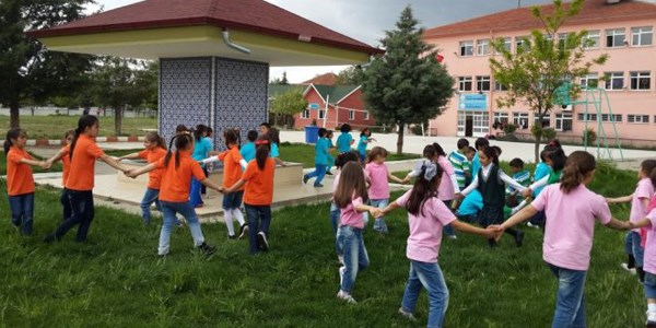 Buras� bir k�y okulu