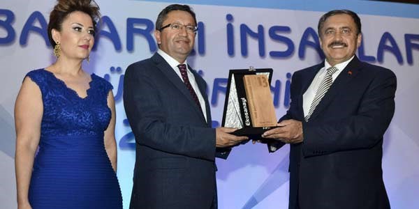 Y�l�n en ba�ar�l� bakan� �d�l�, Veysel Ero�lu'na