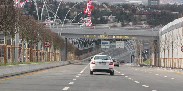 Genişleyen şerit, sürücüyü hıza teşvik ediyor