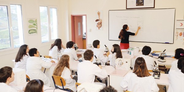 Kız okulunda kadın müdür devri