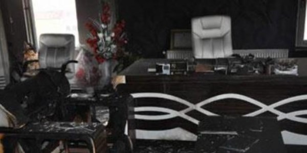Belediye başkanının odası kundaklandı
